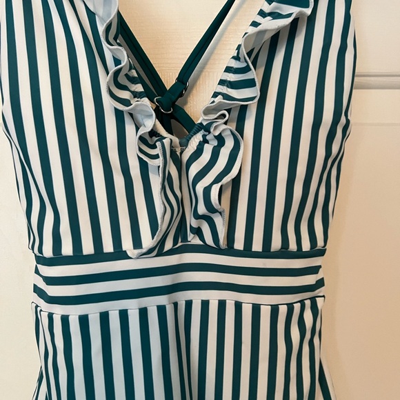 Striped Ruffle One-Piece Swimsuit - Cupshe - Picture 2 of 4